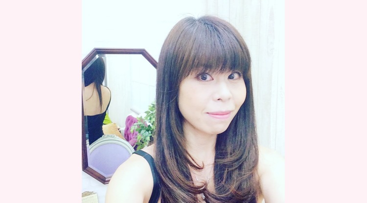 ヨガインストラクター若葉りな　