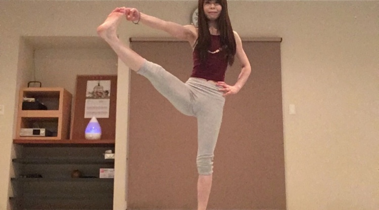 ヨガインストラクター若葉りな