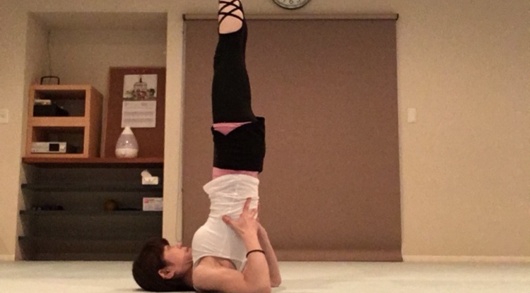 ヨガインストラクター若葉りな