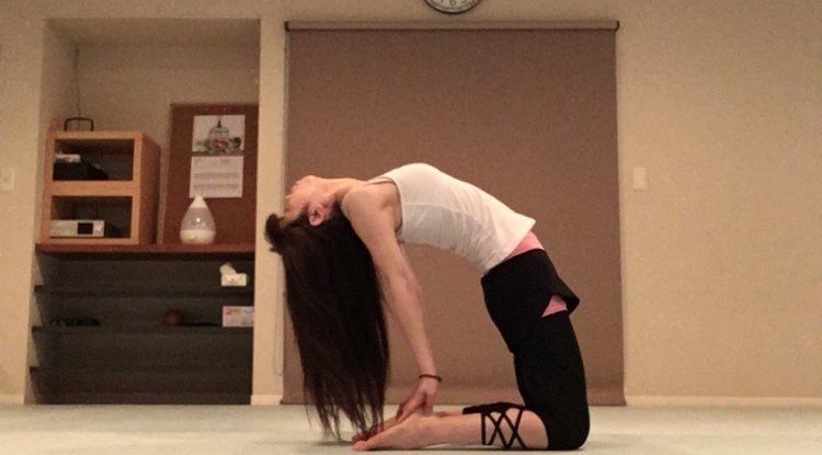 ヨガインストラクター若葉りな