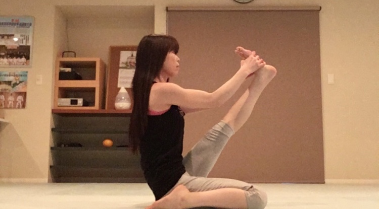 ヨガインストラクター若葉りな