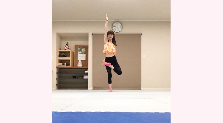 ヨガインストラクター若葉りな