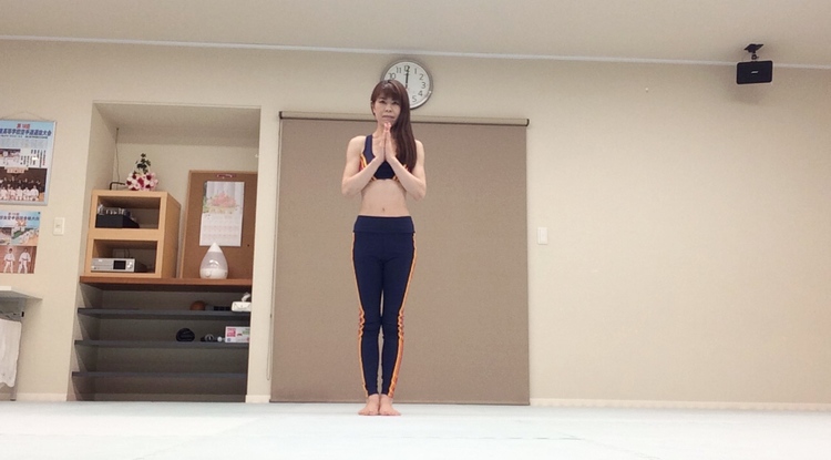 ヨガインストラクター若葉りな