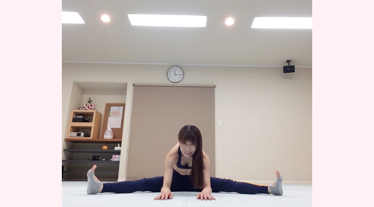 ヨガインストラクター若葉りな