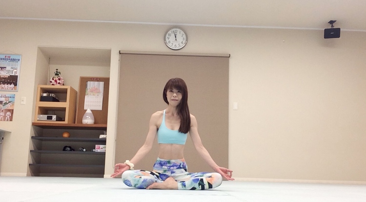 ヨガインストラクター若葉りな