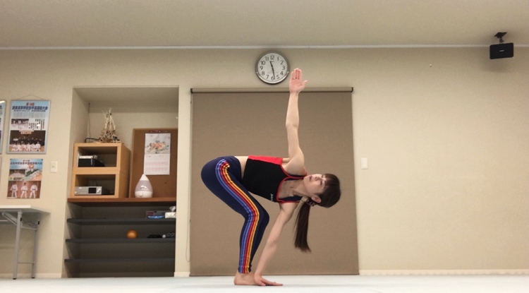 ヨガインストラクター若葉りな