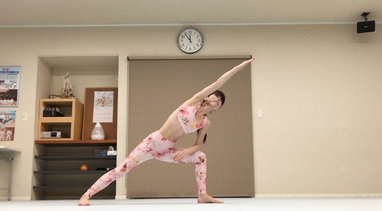 ヨガインストラクター若葉りな